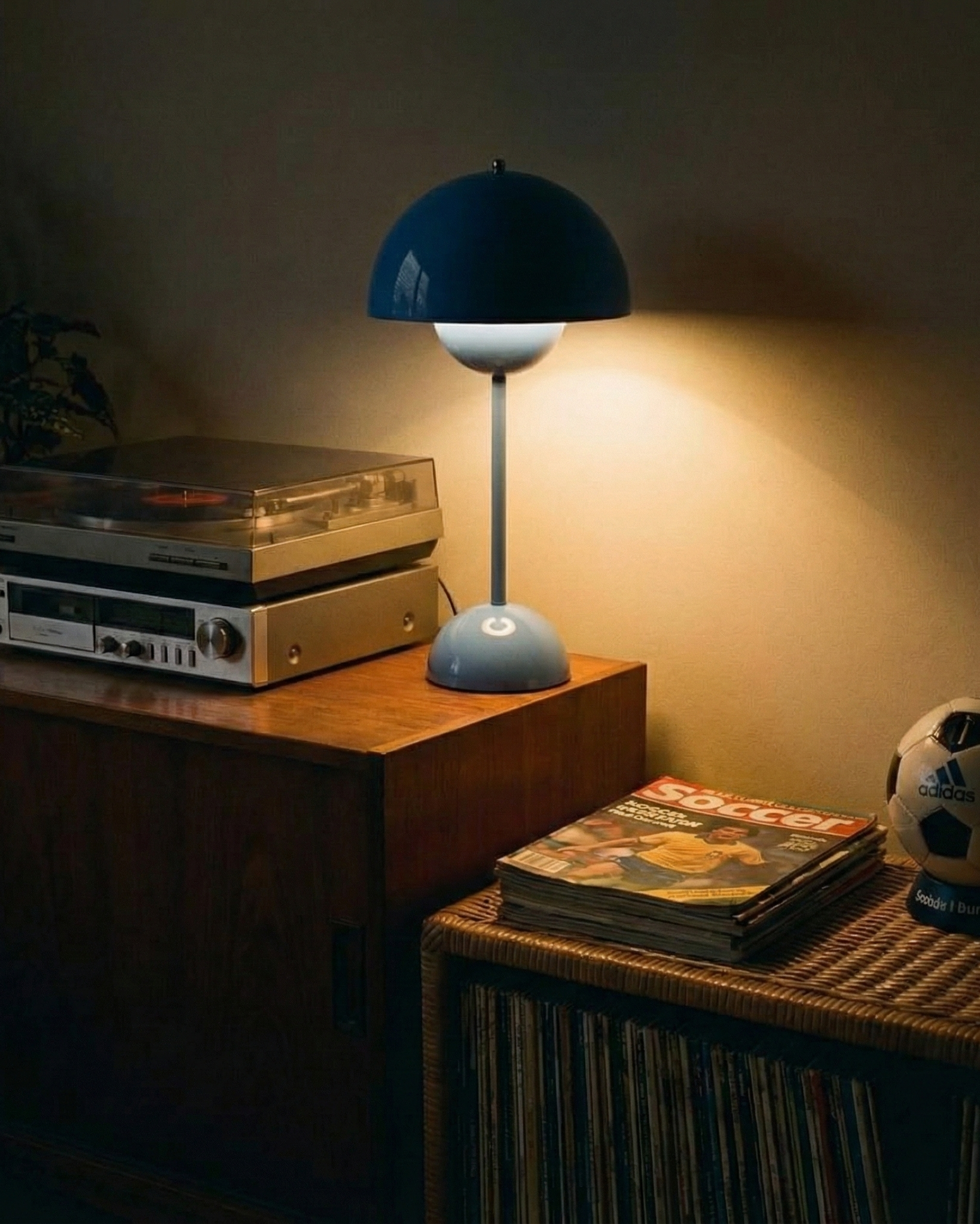 the danish flower | retro table lamp | blue