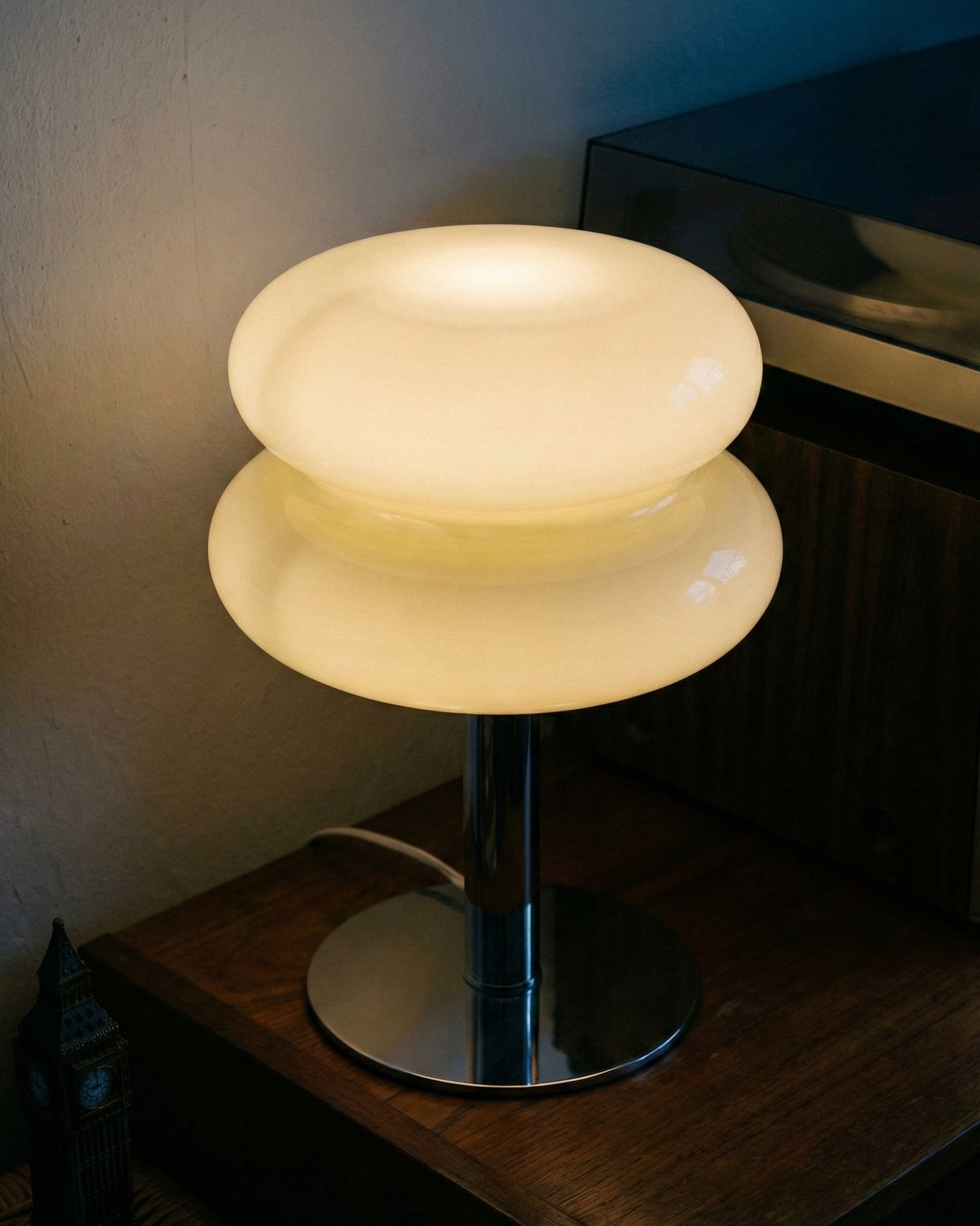 the macaron | macaron shaped table lamp | yellow
