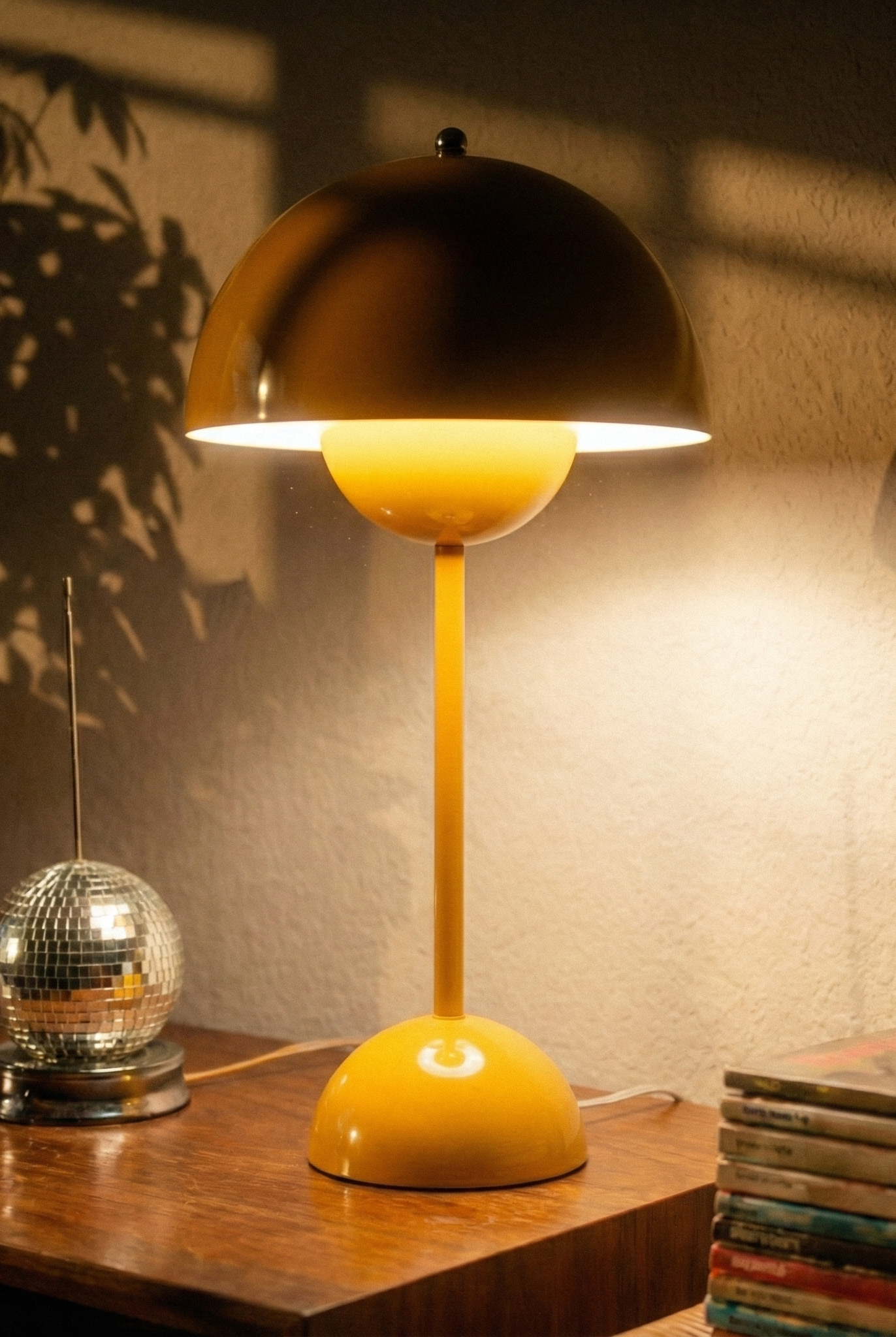 the danish flower | retro table lamp | yellow