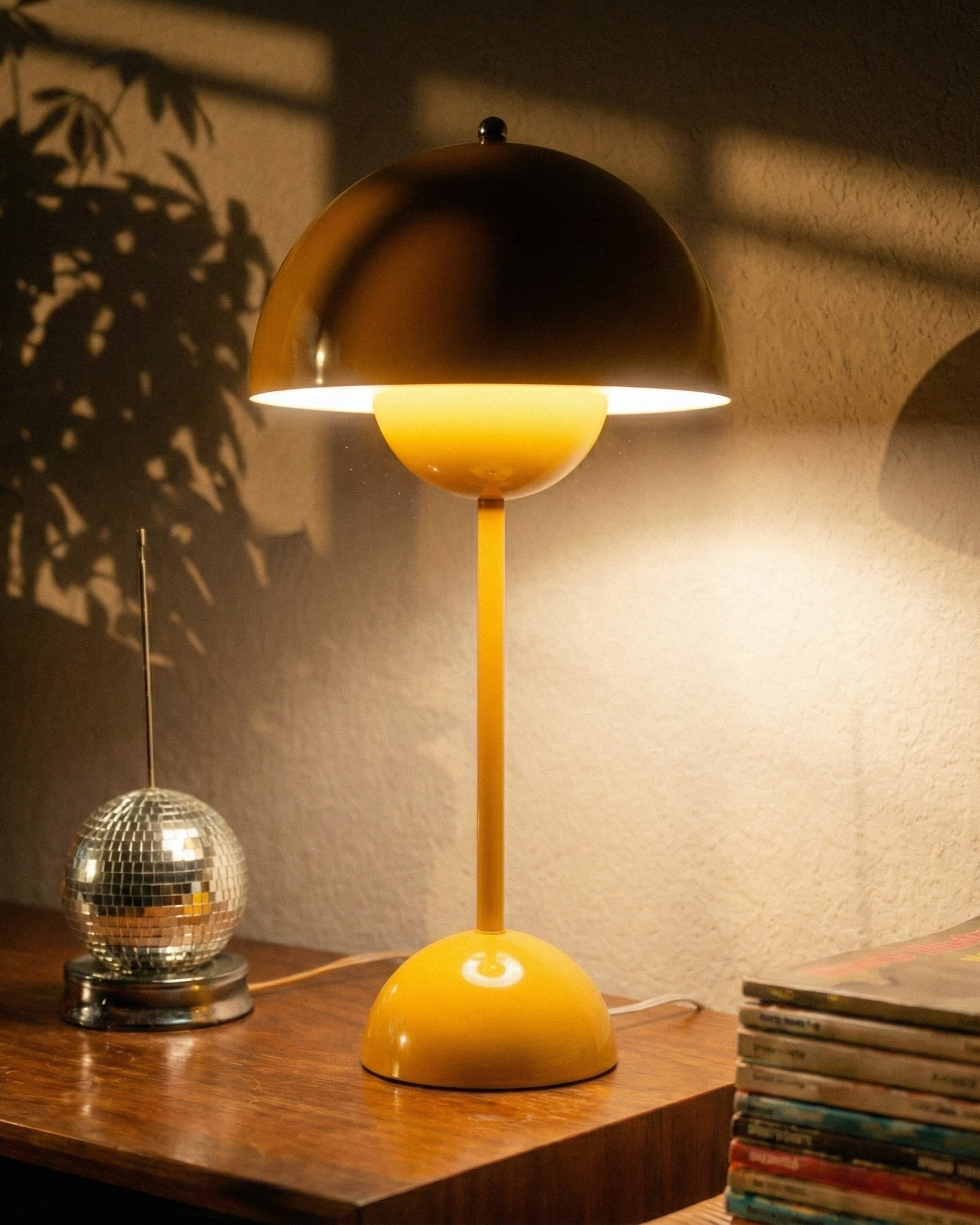 the danish flower | retro table lamp | yellow