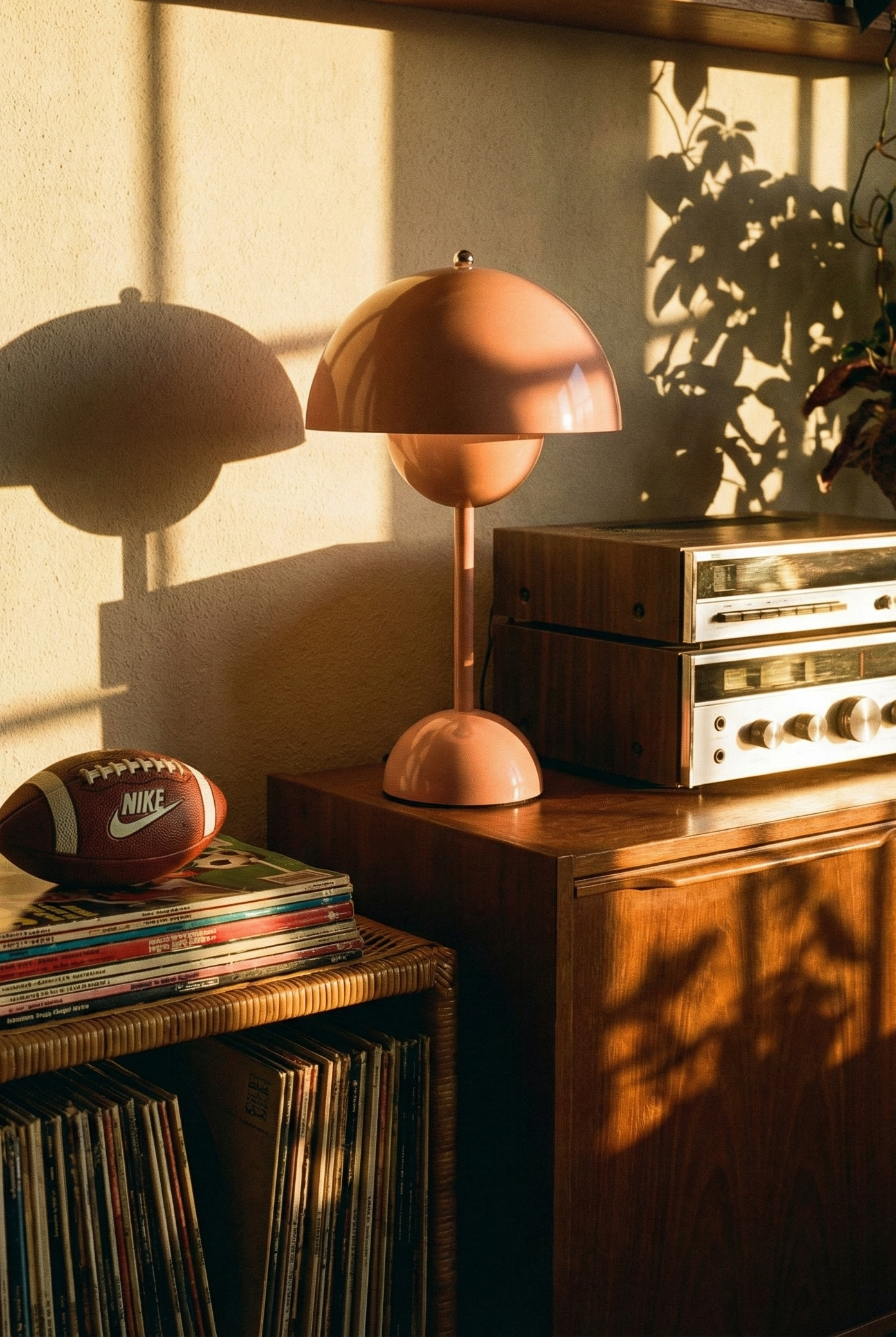 the danish flower | retro table lamp | pink