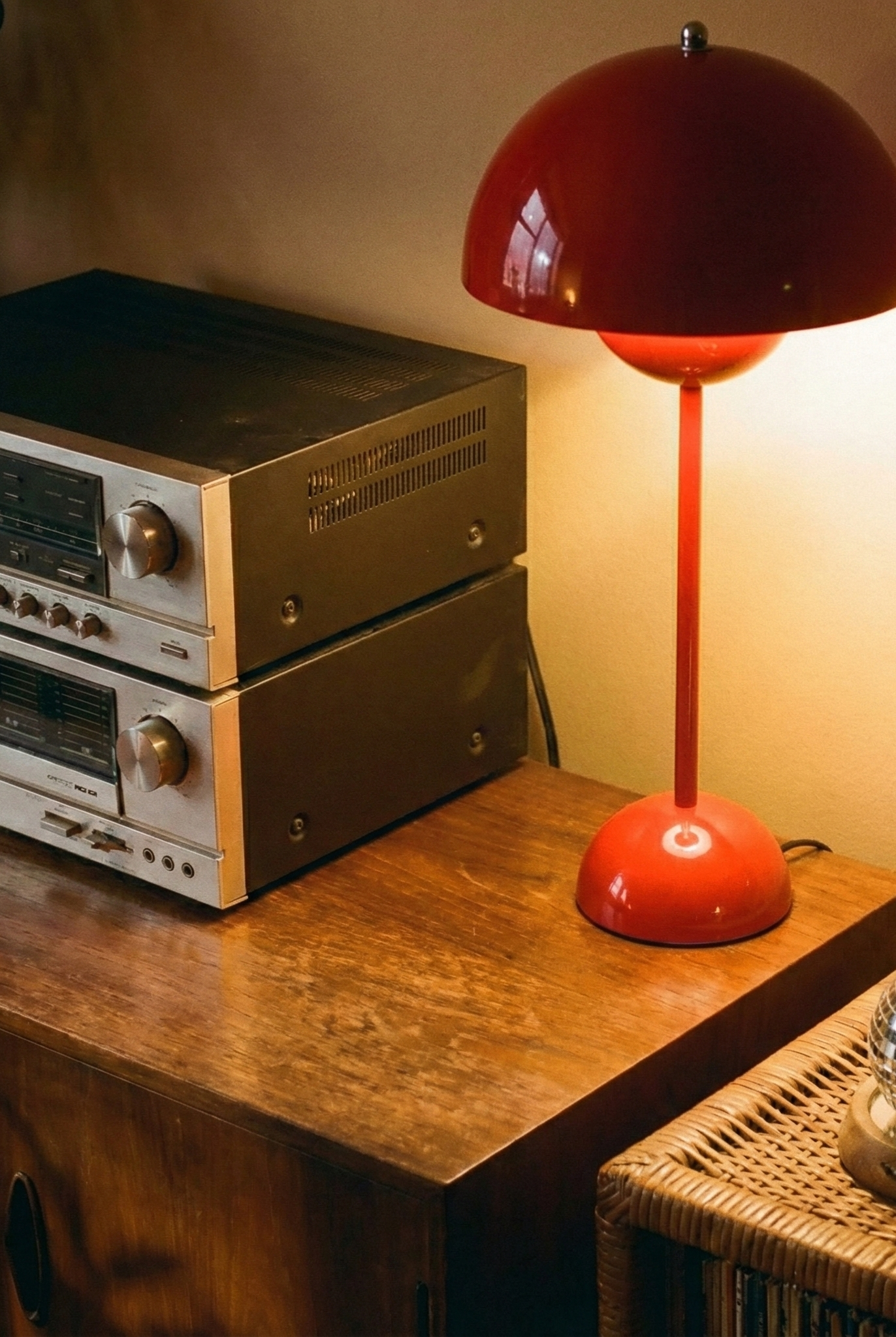 the danish flower | retro table lamp | red