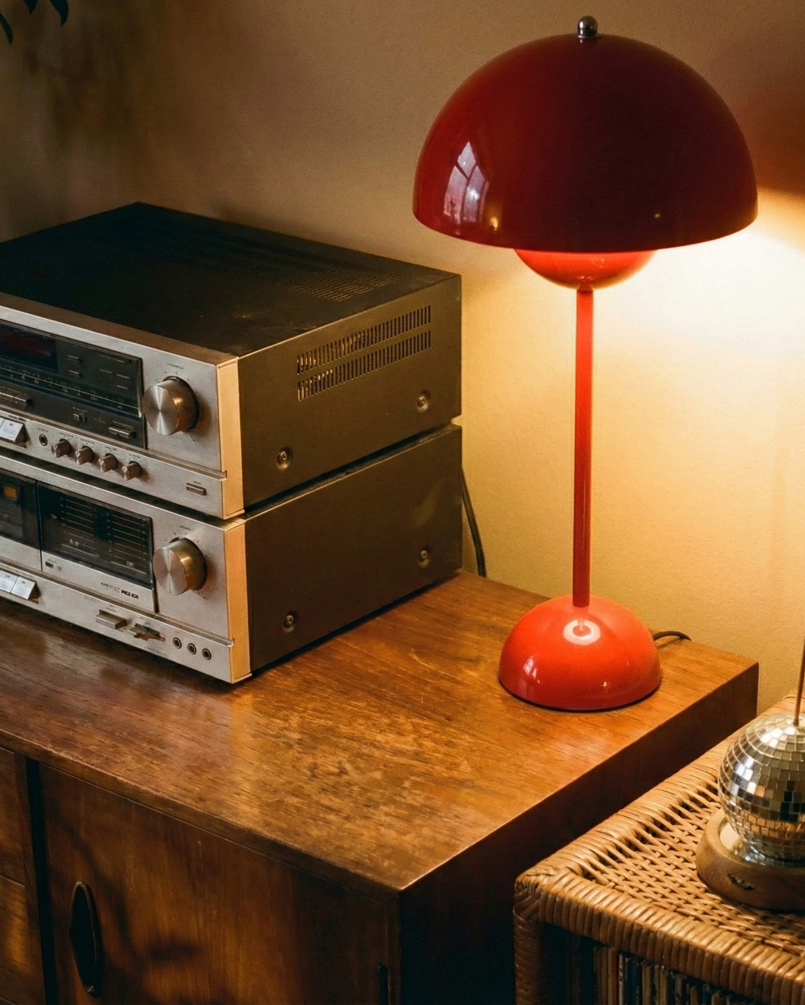 the danish flower | retro table lamp | red