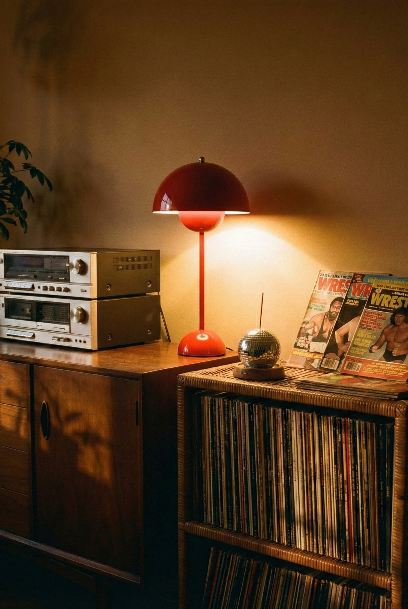 the danish flower | retro table lamp | red