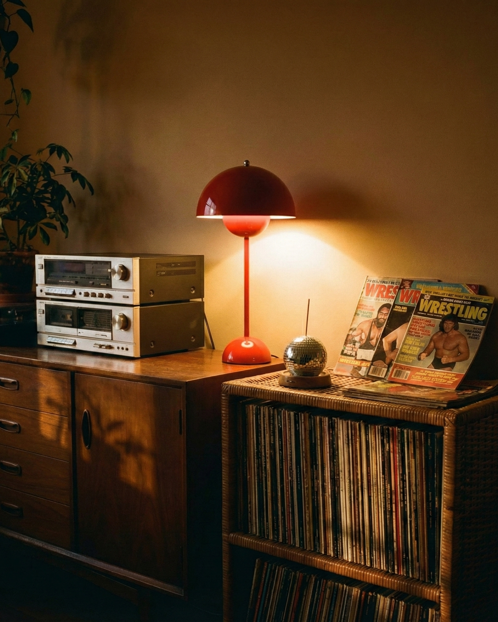 the danish flower | retro table lamp | red