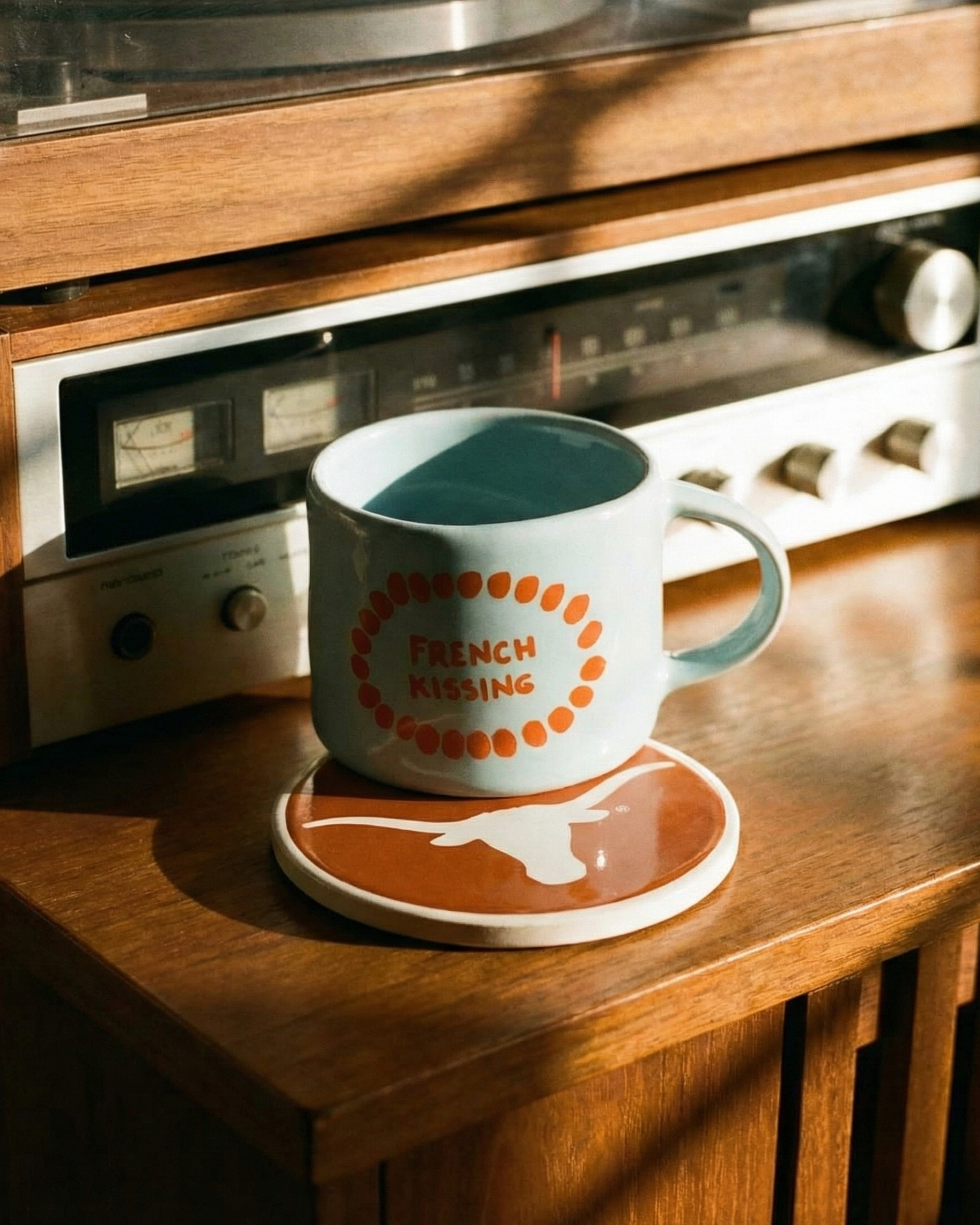 the french kissing | coffee mug