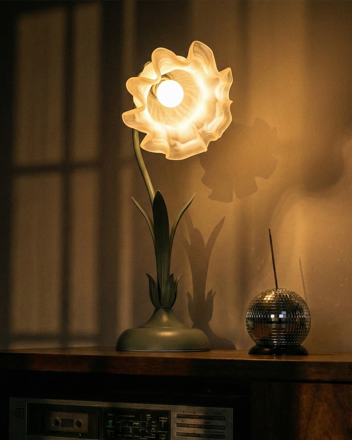 the romantic french flower | retro floral lamp | green