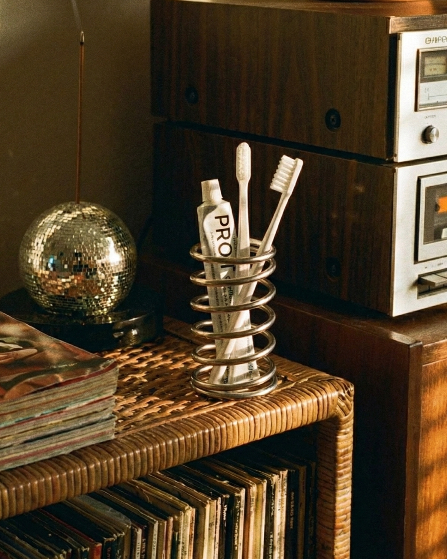 the spring coil stand | toothbrush holder